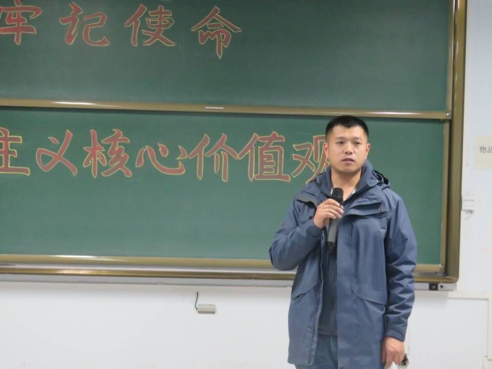 主题教育党课5.jpg