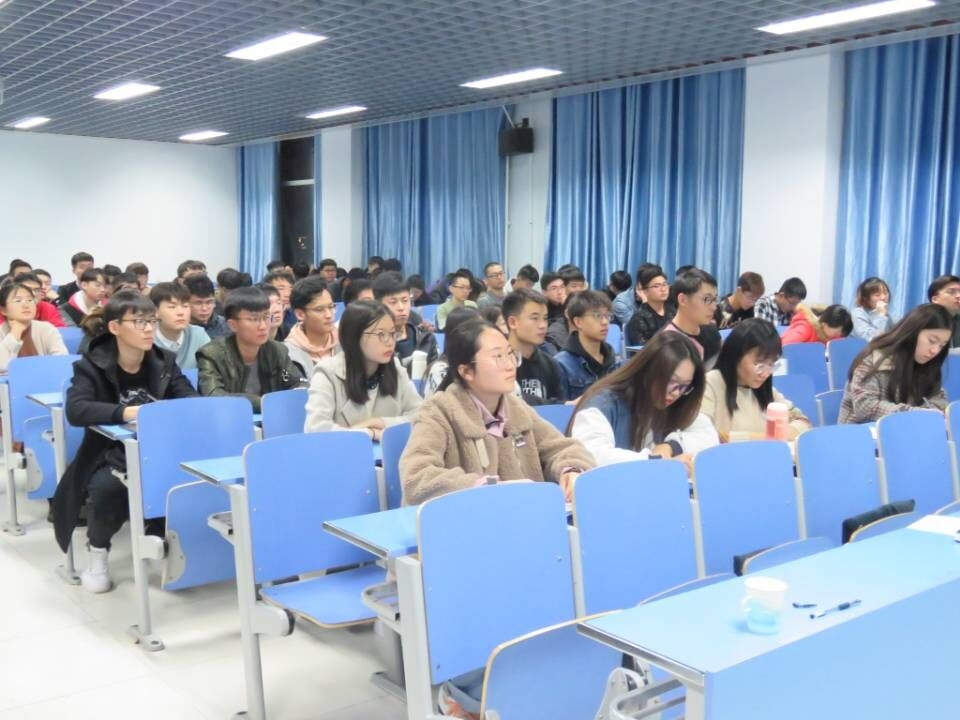 主题教育党课3.jpg
